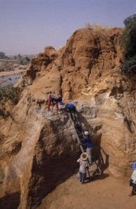 Excavations in Early Holocene levels, 2003. Photo S. Ozainne