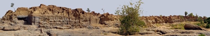 The right bank of the Yamé. On the left, the Varves site. Photo Y. Le Drezen