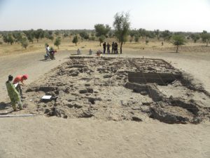 Structures en briques de terre crue de la phase III (12e-13e siècle AD)