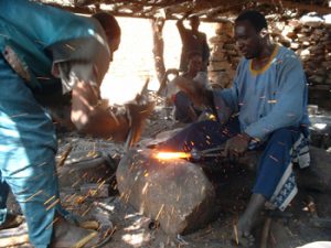 Fig.6 Les forgerons Baguéné de Fiko. Photo C. Robion-Brunner